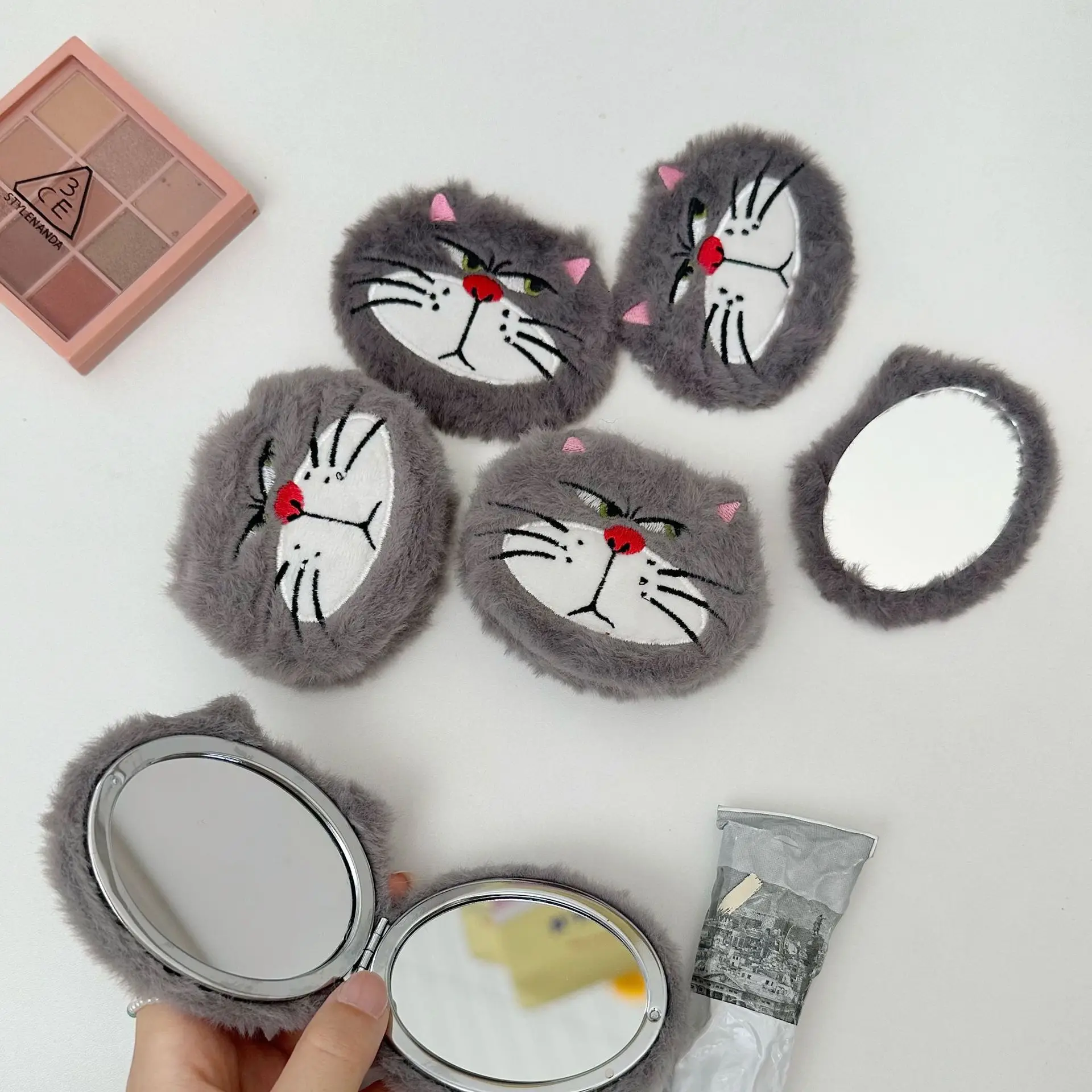Miroir pliant Double face avec grossissement, miroir Compact en peluche de dessin animé, miroir de maquillage en forme d'animal de dessin animé