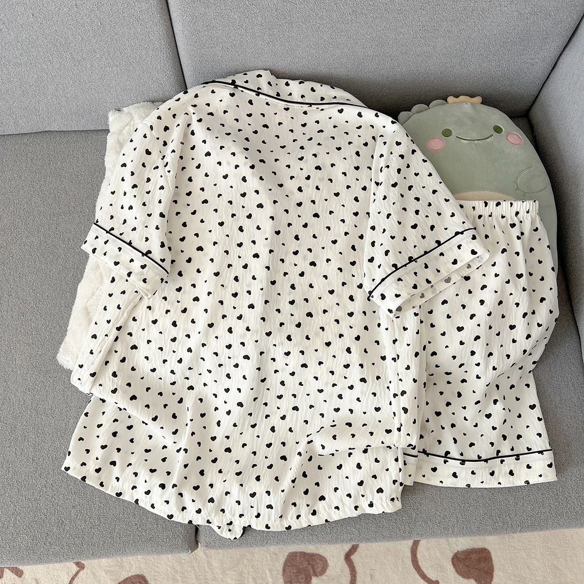 Women's Summer Thin Pajamas with Heart-Shaped Pattern, Short-Sleeved Shorts, Sweet and Cute, Can Be Worn Outside in Summer, Two-Piece Home Wear Set