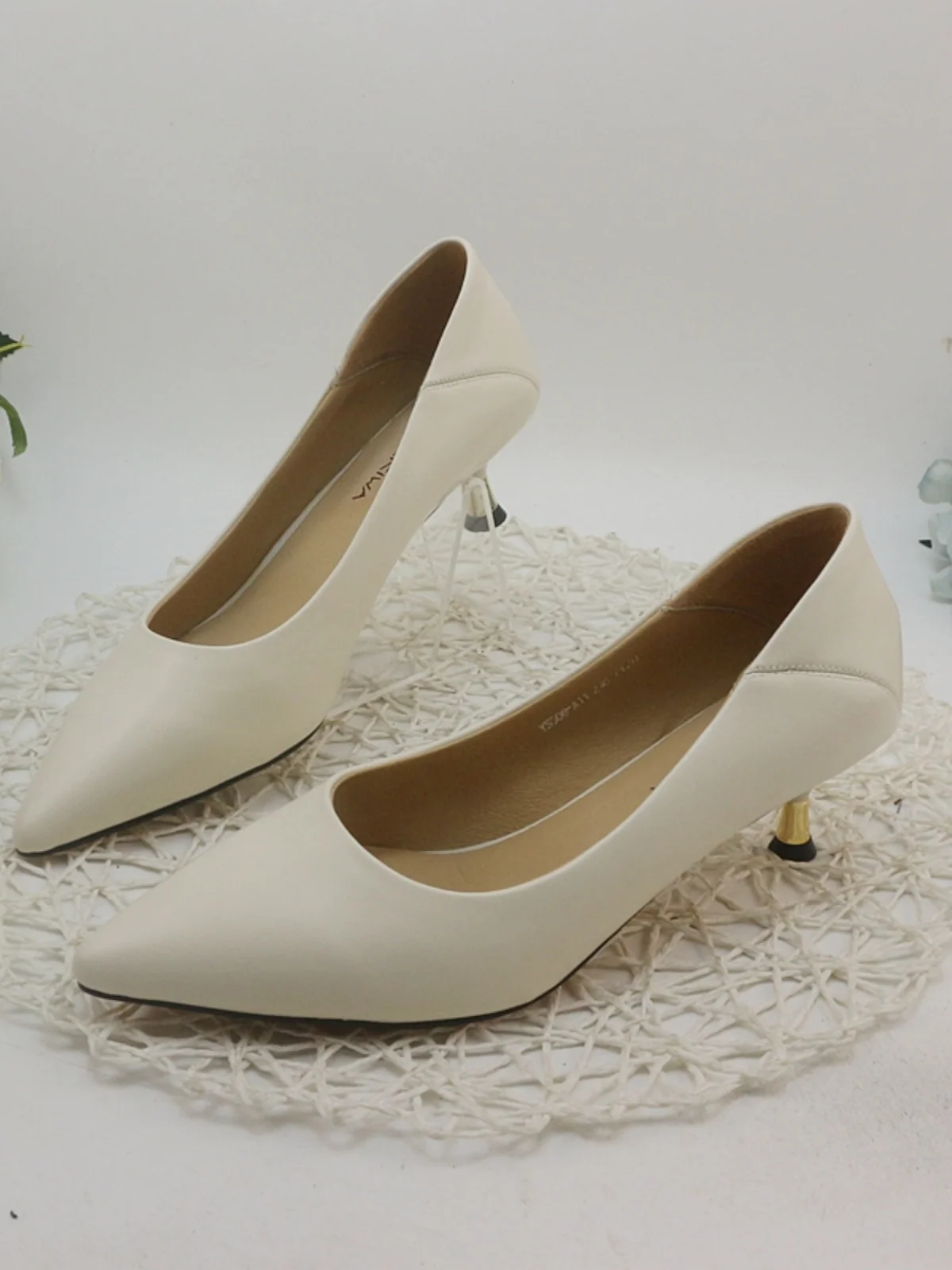 

Ele Smooth Leather High Heels Women's oes Middle Heel Pure Color Simple Luxury Faion Single oes Comfortable Slip-On