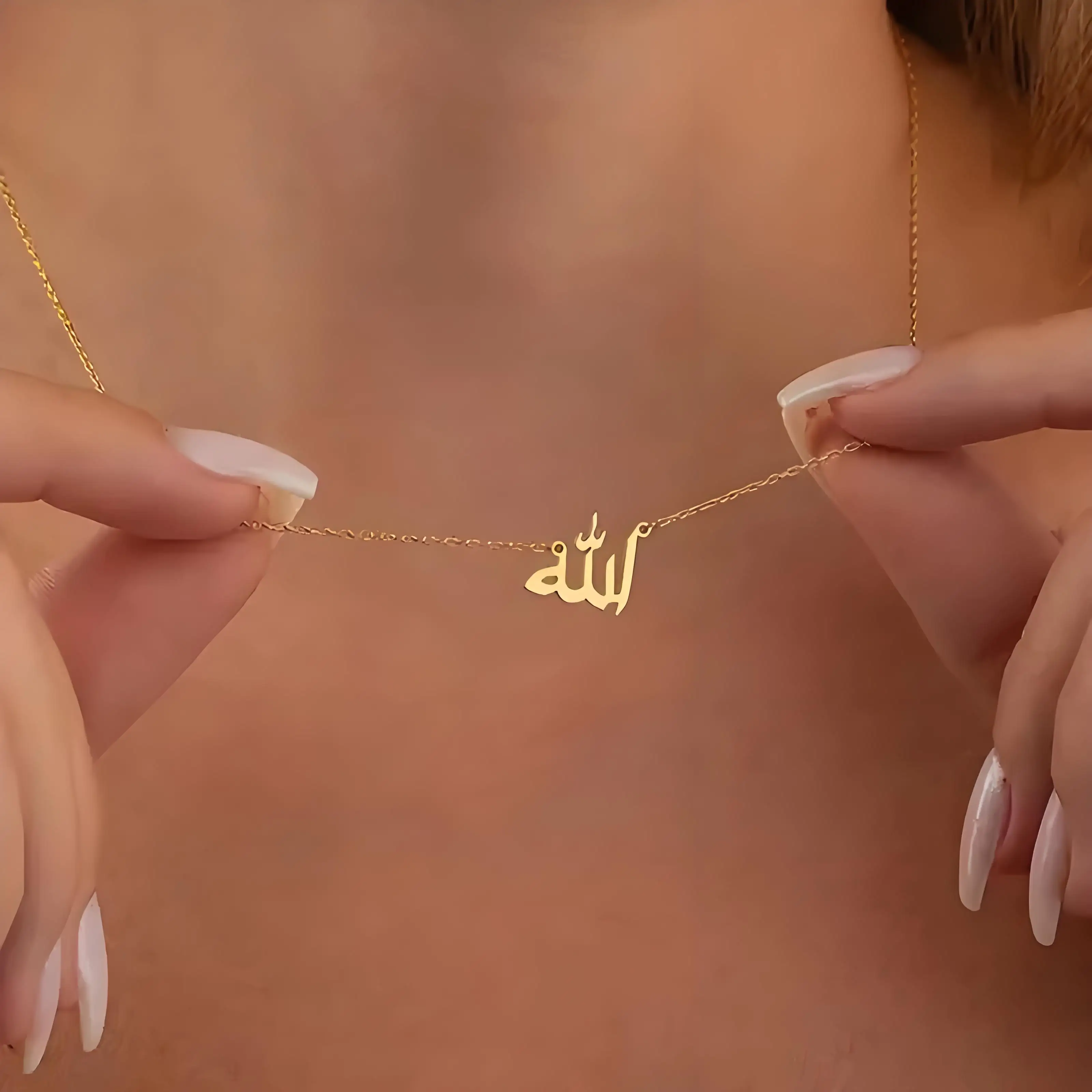 Kalung Nama Arab yang Dipersonalisasi, Perhiasan Warna Emas Stainless Steel, Papan Nama Khusus untuk Pakaian Sehari-hari & Elegan Wanita