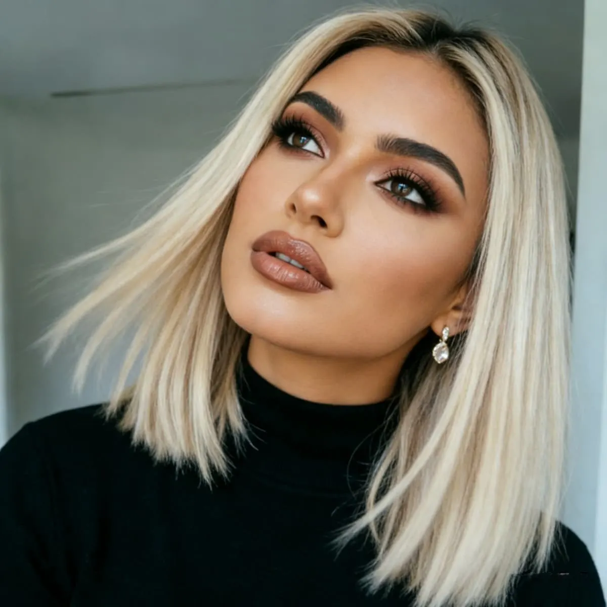 

Синтетический парик 13X4 Bob Straight Lace Front для женщин, короткий, с омбре-эффектом: коричневые корни, пепельно-русый, HD-основа из мягкого синтетического материала