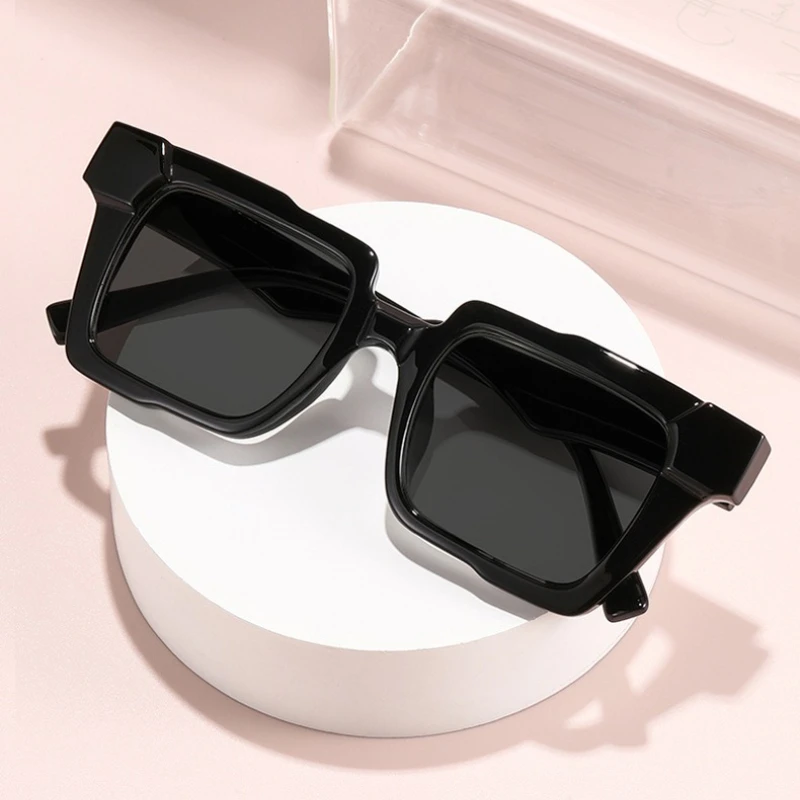 

2026 New Retro Oversized Square Frame UV-Protective Sunglasses Unisex Personalized Color-Blocking Classic Driving Shades
