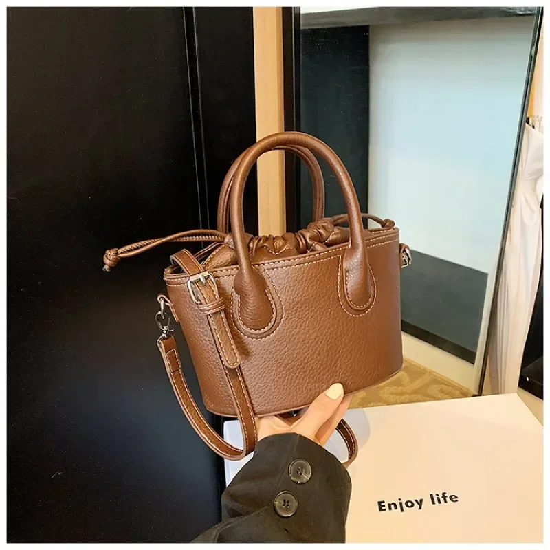 

Niche Retro Hand-held Bucket Women's Bag 2024 New High-end Single Shoulder Small Square Bag Versatile Crossbody Bag Sac