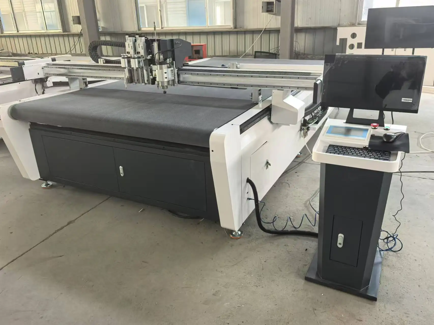 Tagliatrice tessile CNC automatica industriale con prezzo CE per tessuto dotato di componenti del nucleo del motore PLC