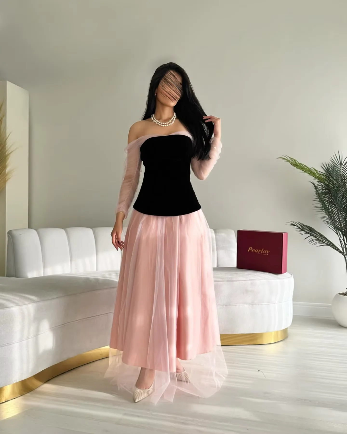 abiti da ballo da donna personalizzati Abiti da sera sauditi lunghi fino al pavimento pieghettati Abiti da festa formali rosa neri senza maniche