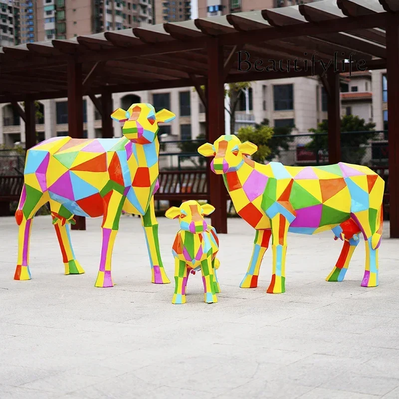 Fiberglass geometric block surface Cow large animal sculpture Outdoor ranch ornament Garden landscape decoration