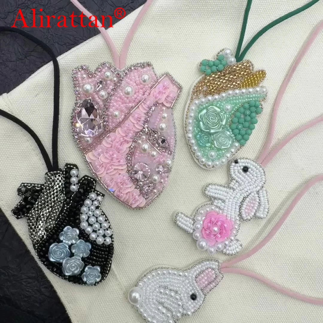 

Alirattan 2025, новинка, бусина ручной работы, цветочное украшение, кулон, маленький белый кролик, украшение для одежды, сумка, подвесная веревка