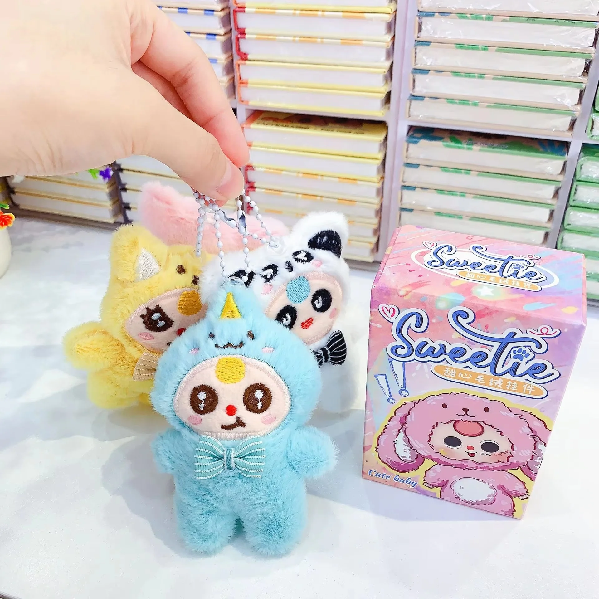 พวงกุญแจกล่องสุ่ม Sweetie Baby Three 30 ชิ้น จี้ขนาดเล็กน่ารัก พวงกุญแจการ์ตูน กล่องสุ่มตกแต่งกระเป๋า ของขวัญขายส่ง ของเล่น