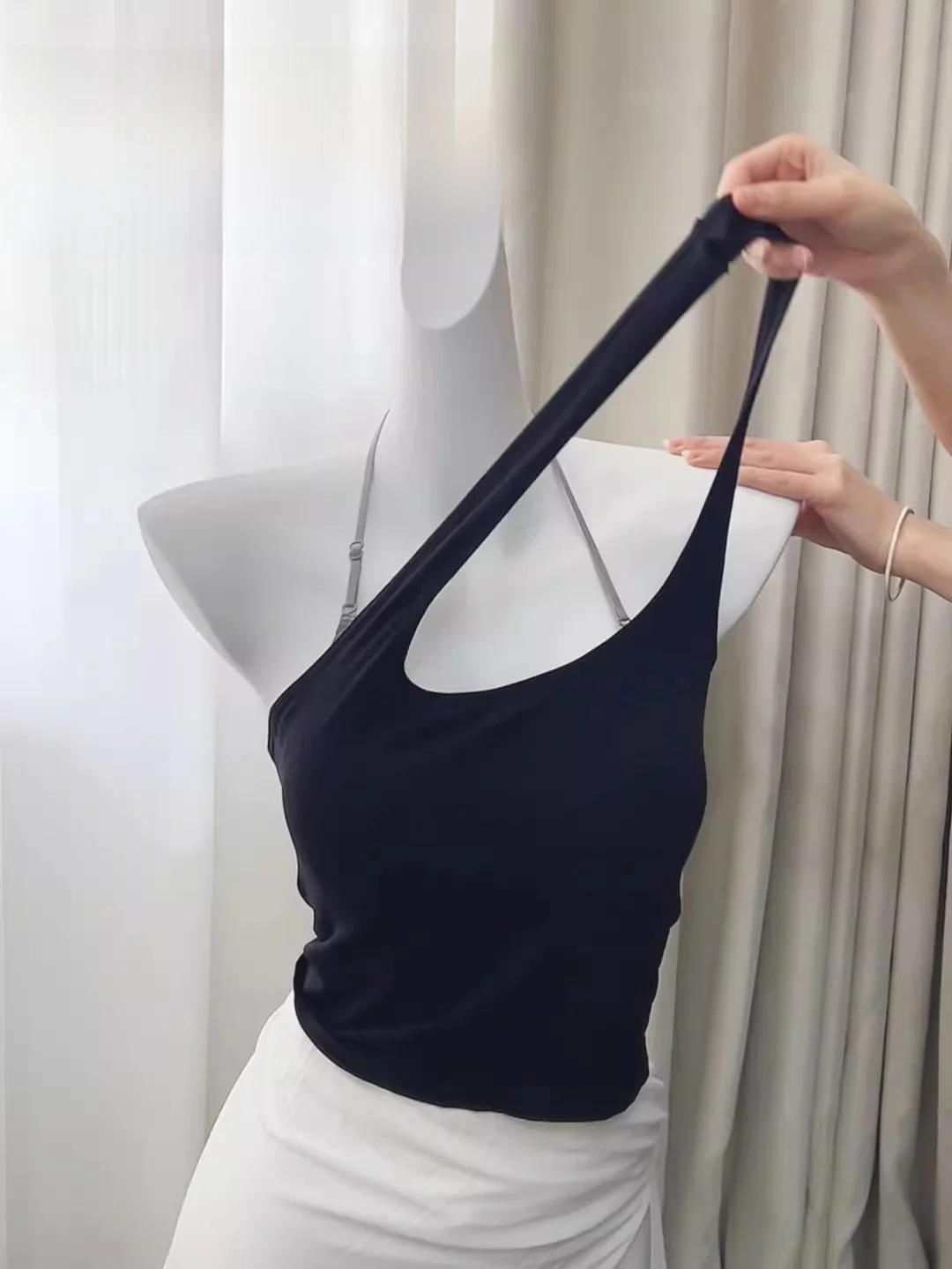 Women's U-Neck Backless Tank Top with Chest Pad Invisible Underwear Gathered Bra Breathable Elastic Fitting Short Length