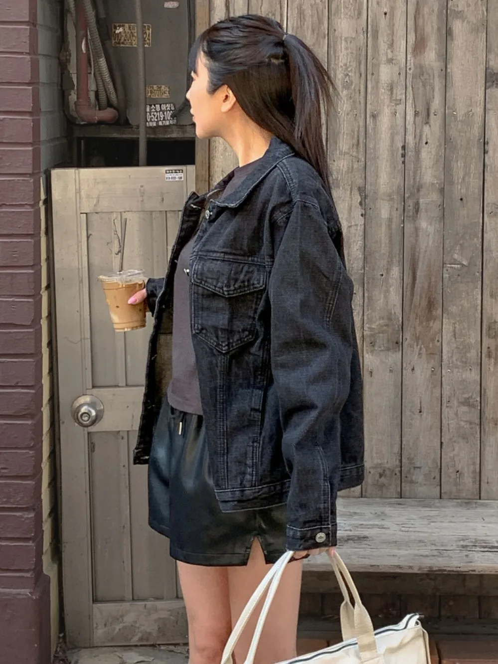 เสื้อเดนิมผู้หญิงสไตล์เรโทรฮ่องกง คอลเลคชั่นฤดูใบไม้ร่วง ดีไซน์แฟชั่นทรงหลวม สไตล์บอยเฟรนด์ เสื้อทรงหลวมสไตล์เกาหลี