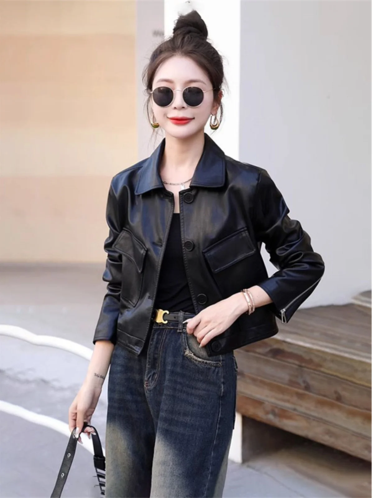 Jaqueta de Couro Feminina Estilo Motoqueiro Moderna com Gola, Leve e Luxuosa, Nova Chegada de Outono, Tamanho Pequeno