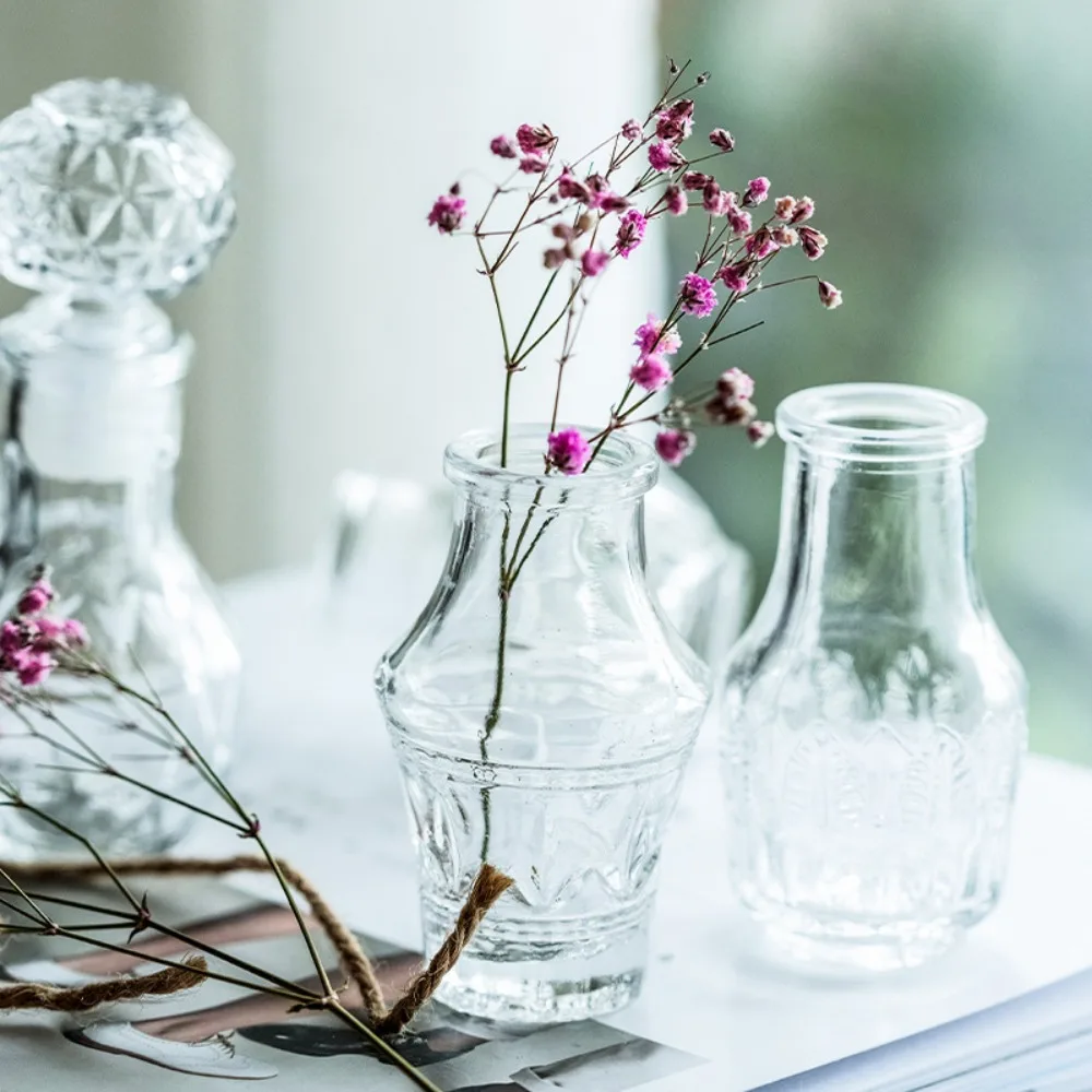 

10 шт./компл., рельефная мини-стеклянная ваза в европейском стиле, кристально чистая маленькая ваза, набор декоративных элегантных держателей для цветов