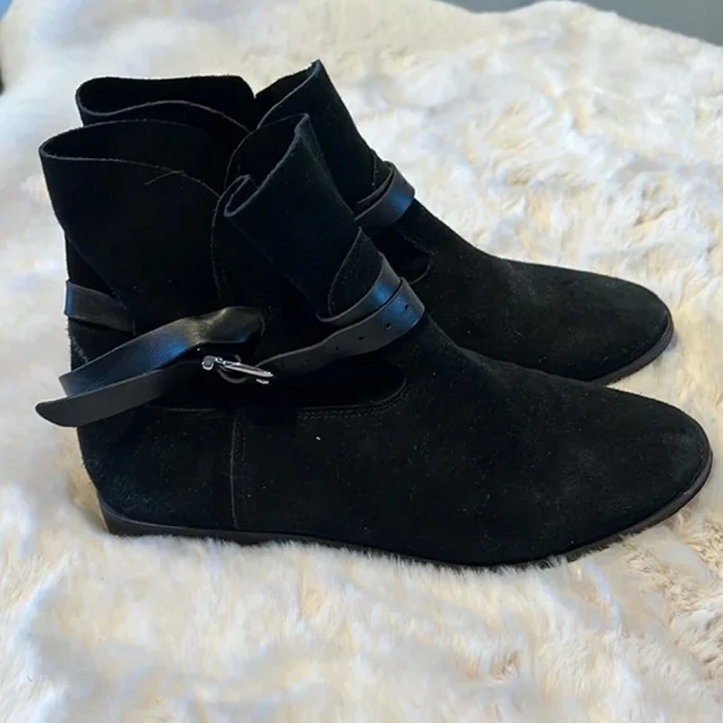 Botines de gamuza con punta redonda y hebilla plana para mujer, pantalón corto informal sin cordones, calzado marrón para mujer, estilo británico, invierno 2026