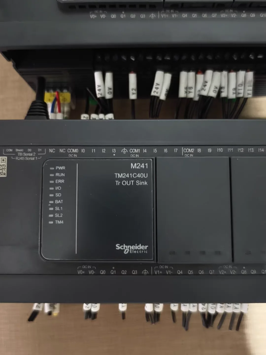 Demontagemachine Schneider PLC TM241C40U 90% van nieuwe en gebruikte functionele tests zijn normaal