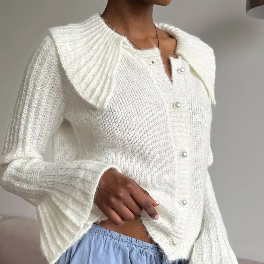 

2025 New Early Autumn Versatile Fashion Doll Collar Knitted Cardigan Women's Wear