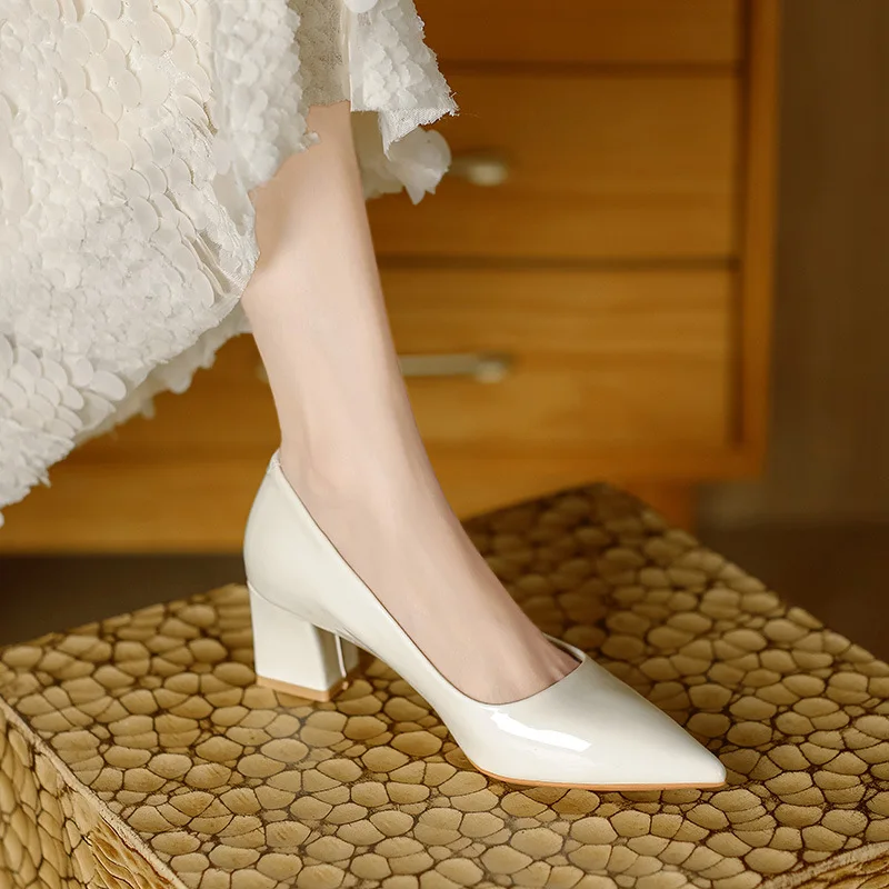 Women's shoes 2026 Spring and Autumn new item patent leather nude color pointed shallow mouth coarse single order shoes