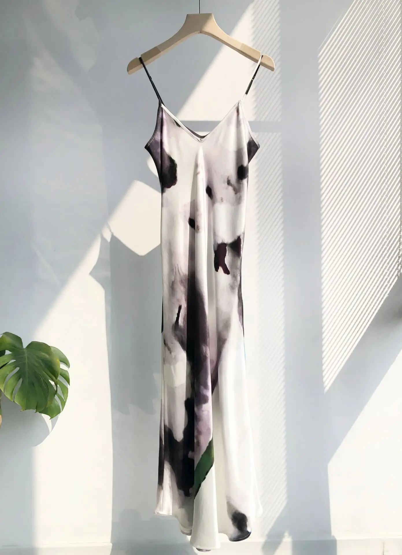 BirdTree 19MM 100% Mulberry Silk Ink Wash Print Dress,Woman Sand Wash Plain Satin Bias-cut Slip Dresses,2025 New D58108JF