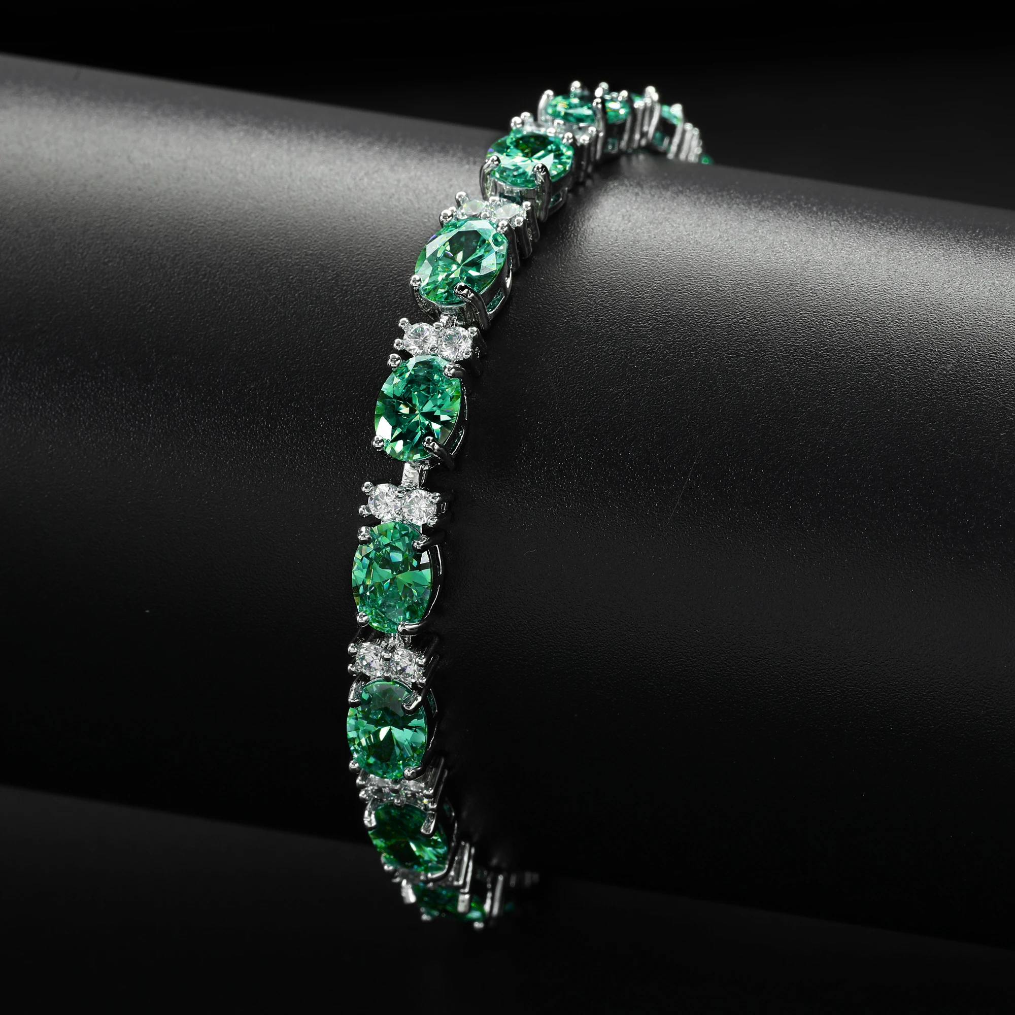 

Vientiane Green Zircon Jewelry Bracelet Oval 18K White Gold Plated Women's Jewelry Bracelet