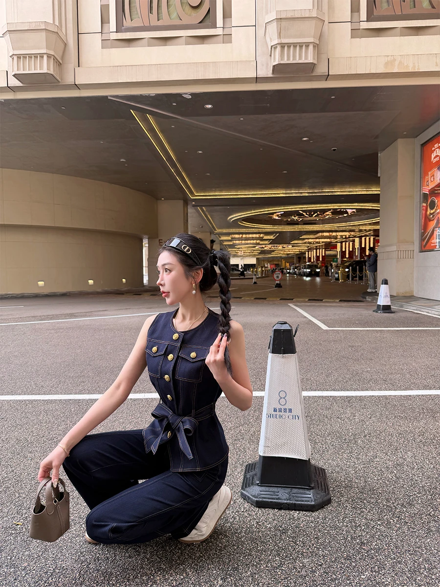 Retro Denim Vest LADIESFIRST Spring New Waist-Cinching Elegance Sleeveless Top Breathable Polyester Blend round Neck Design