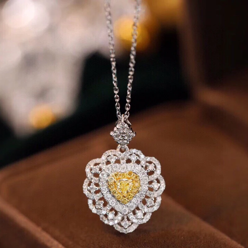 Aazuo 18K Gold Premium Jewelry Real Yellow &White Diamonds Lovely Heart Shape Necklace With Chain gifted for Women 18 Inch Au750