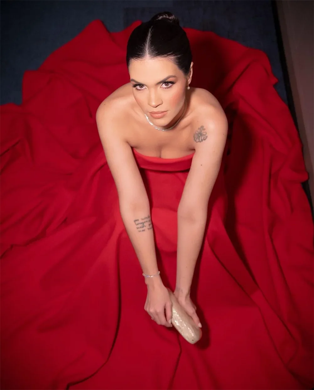 Robe de bal trapèze rouge sans bretelles, bretelles avec nœud, robe de soirée personnalisée en Satin, robes de soirée 2025