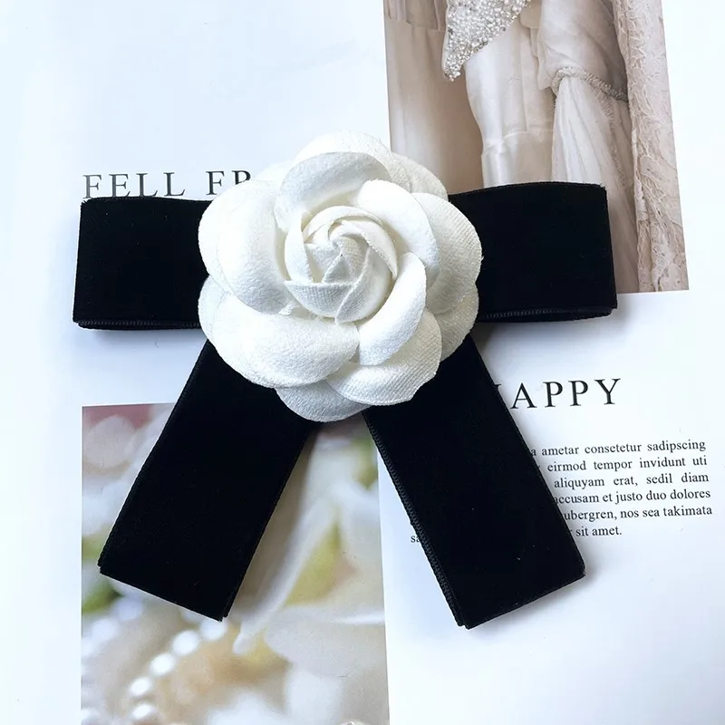 Neue Stoff Kamelie Blume Brosche Samt Fliege Damen College Stil Hemd Kragen Pins Vintage Hochzeit Party Broschen für Frauen – Detail 5