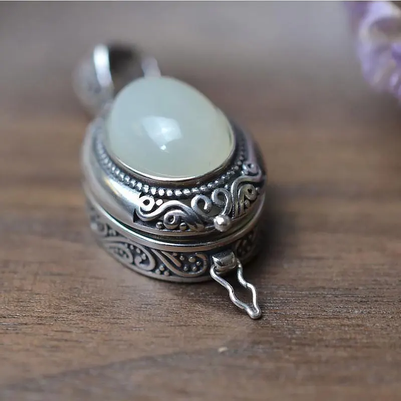 Retro Inlaid With Jade Pendant Aromatherapy Pendant Locket Necklace Pill box Necklaces Exquisite Handicraft Jewelry Accessories