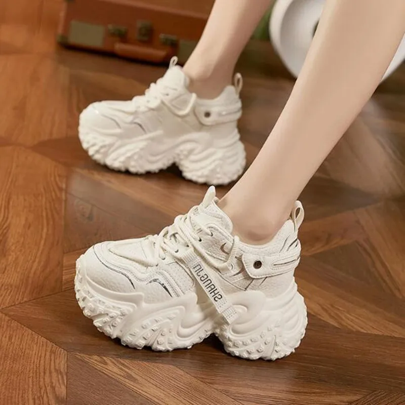 

Новые женские модные спортивные кроссовки на платформе 2026 года, летние и осенние повседневные массивные кроссовки из сетки и кожи на платформе