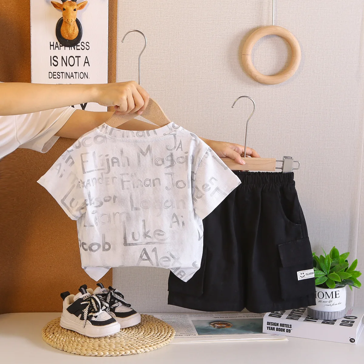 2026 New Kids Outfit Boys All Over Print T-shirt with Contrast Color Pocket and Casual Shorts Fashion Daily Wear for Toddlers