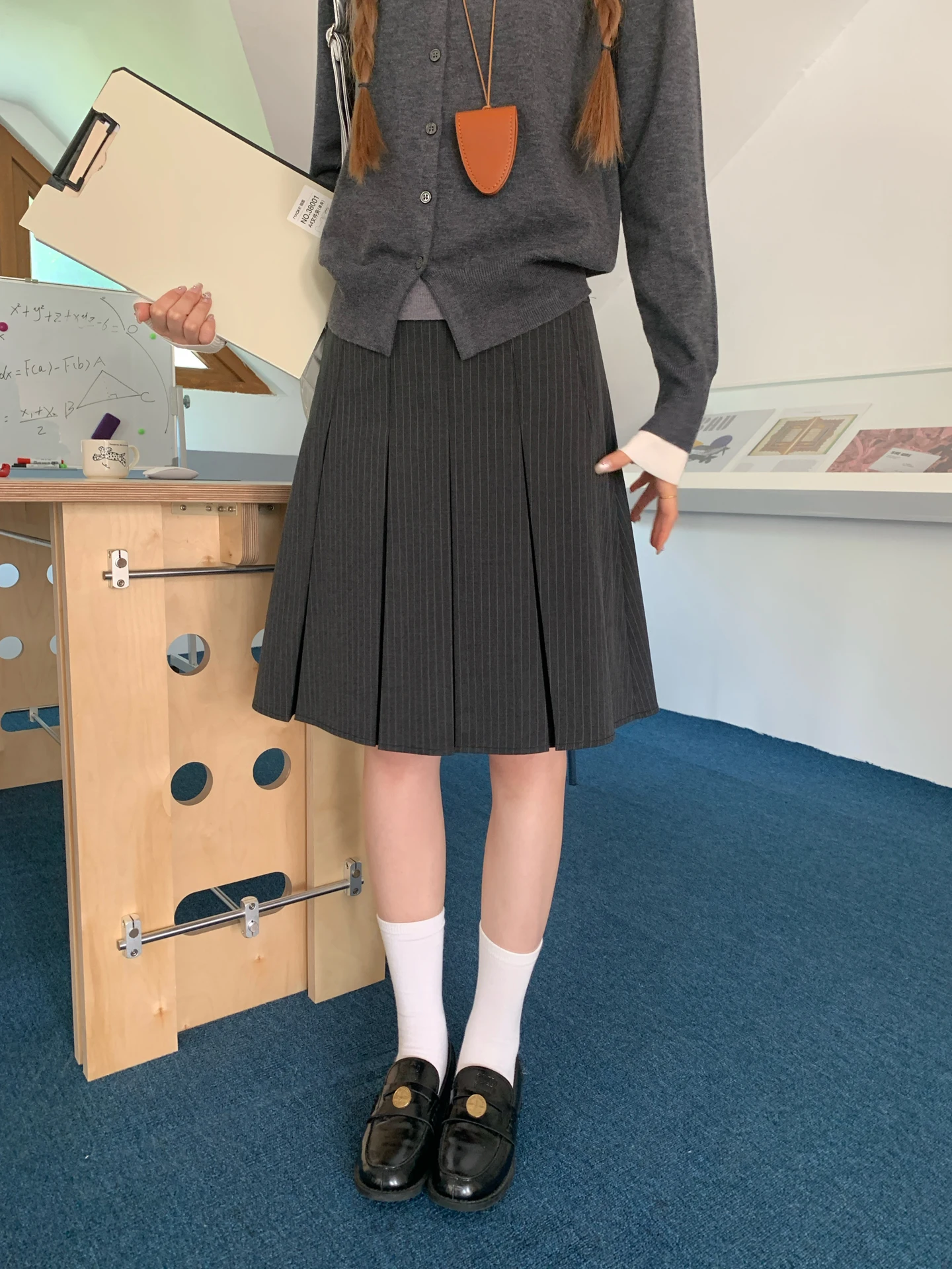 

Tokyo Annual Record JK Style Slimming Basic Grey Vertical Stripe Half-length Pleated Skirt Women's Versatile Short Skirt