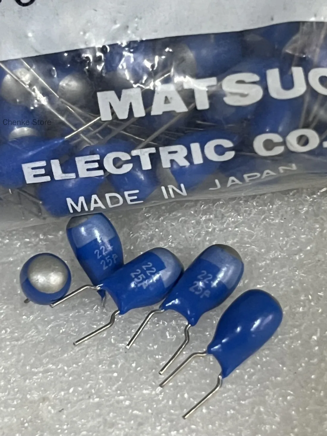 

10PCS/brand new original bag Japanese Matsuo 22UF 25V fever audio tantalum electrolytic capacitor with a pin distance of 5mm