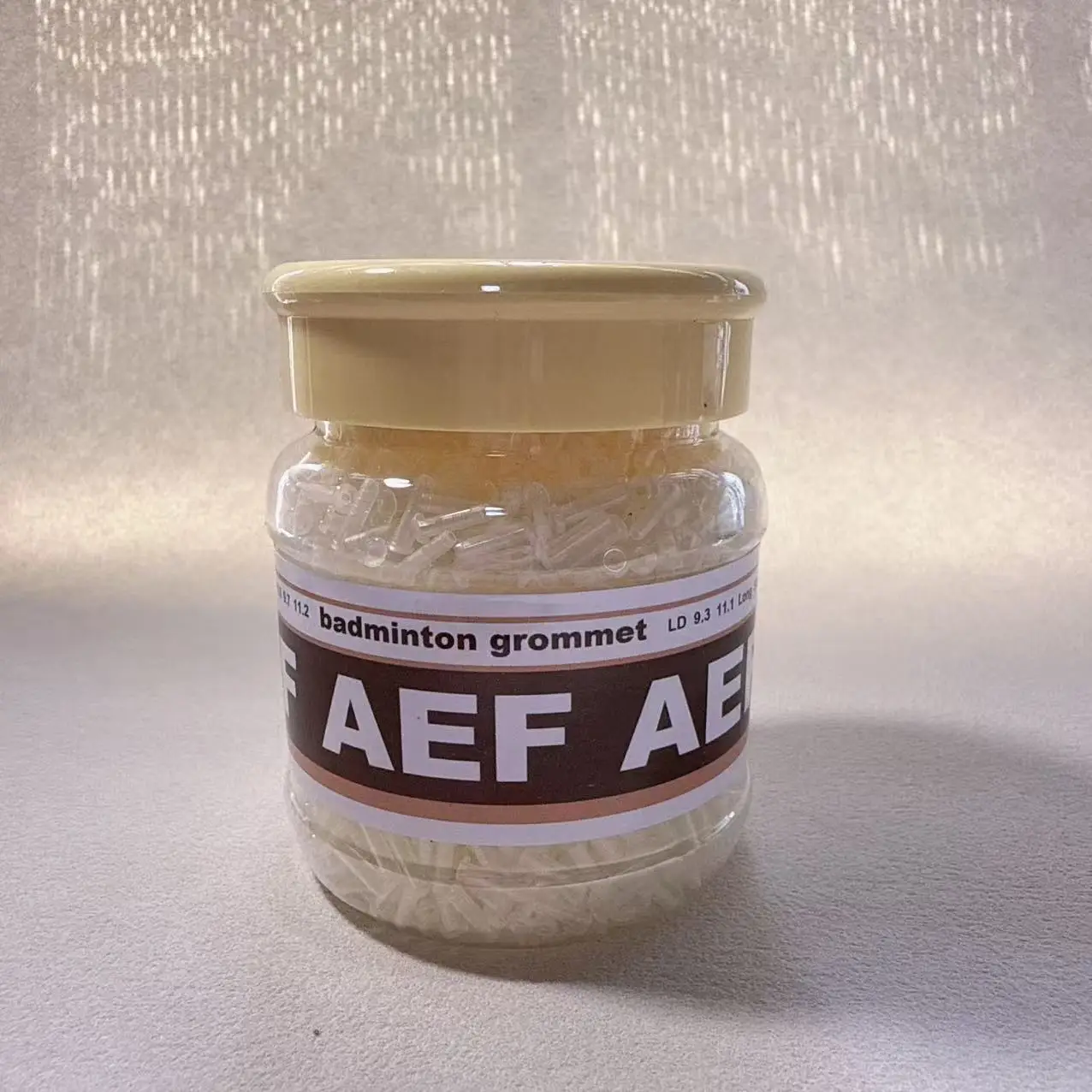 

Ракетка для бадминтона AEF с одним отверстием и втулками с двойным отверстием / люверсы - прозрачная бутылка