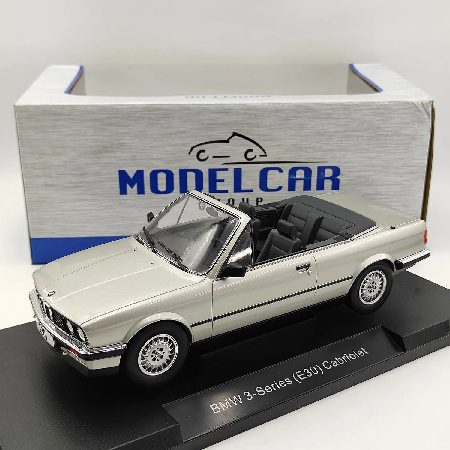 

Diecast MODELCAR 1/18 Scale BMW 3 Series E30 Convertible Alloy Car Model Collectible Toy Gift Souvenir Display Ornament