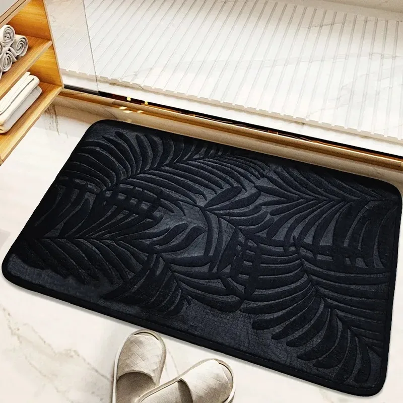 Embossed Palm Leaf Plant Print - مراجعة Zara Home Bathroom Mat وسعره