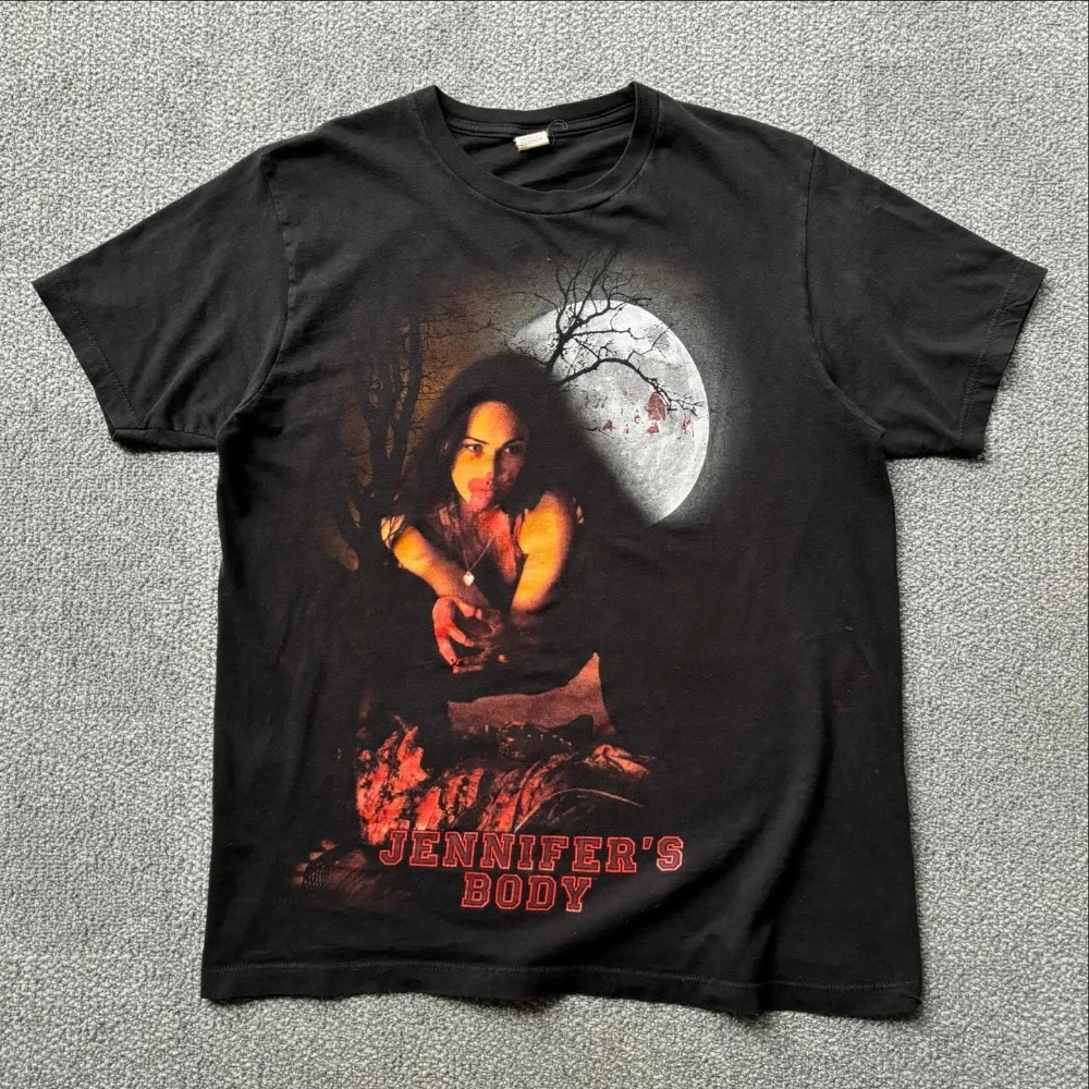 Camiseta Jennifer estilo retrô Megan Fox, estilo gótico dos anos 2000, camiseta de algodão com modelagem solta, streetwear para casais, camisetas com estampa gráfica.
