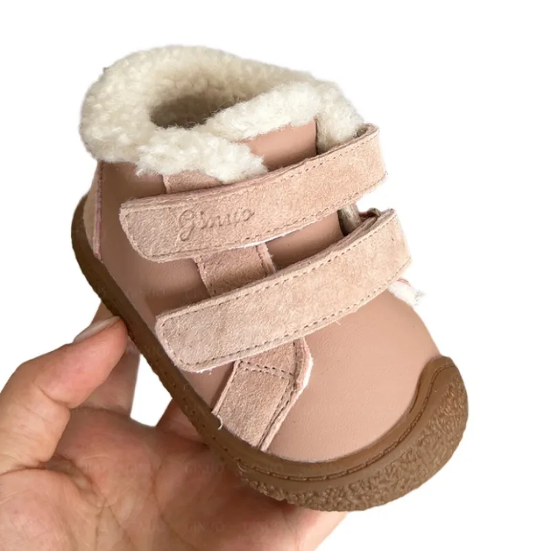 

Детские бежевые прогулочные туфли из натуральной кожи, новинка зимы 2024, зимние ботинки для девочек на флисе, повседневная спортивная обувь из хлопка для мальчиков