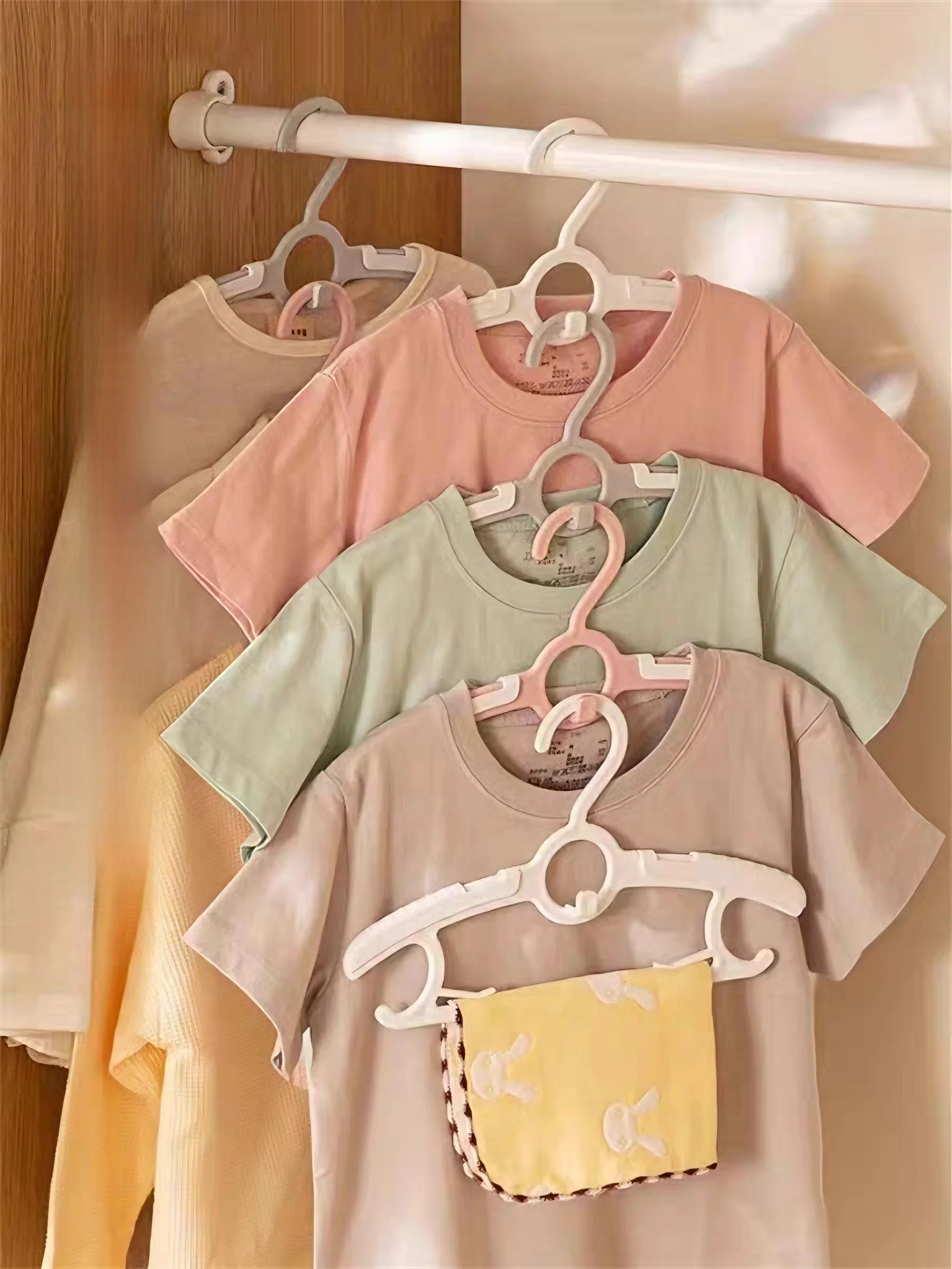 子供用滑り止めハンガー ベビー家庭用伸縮式ベビー服乾燥ラック - Baby Clothing Drying Rack のレビューと価格