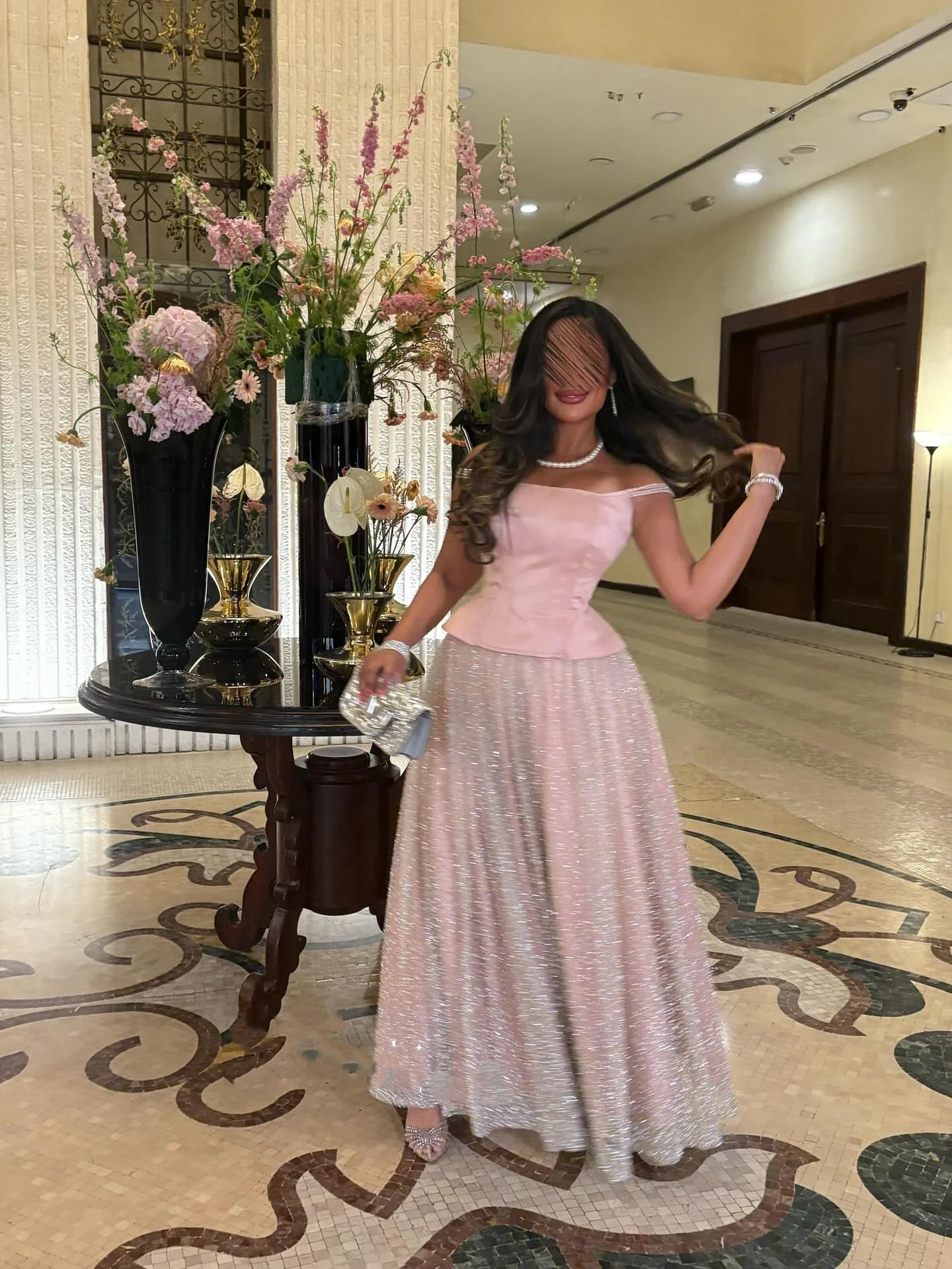 Meetlove-vestidos de graduación sin mangas, color rosa, personalizados, con hombros descubiertos, línea A, lentejuelas, largo hasta el suelo, sin mangas, satén brillante, noche