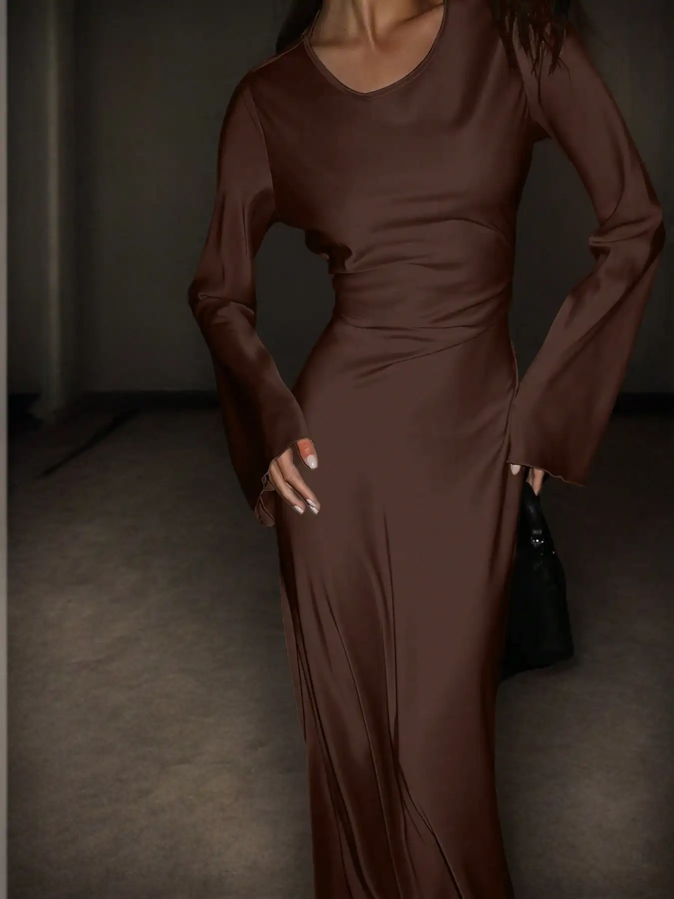 BWQ Robe longue en satin sur mesure pour femme avec cravate à la taille corset Col rond classique et manches évasées dramatiques Robe de soirée de luxe