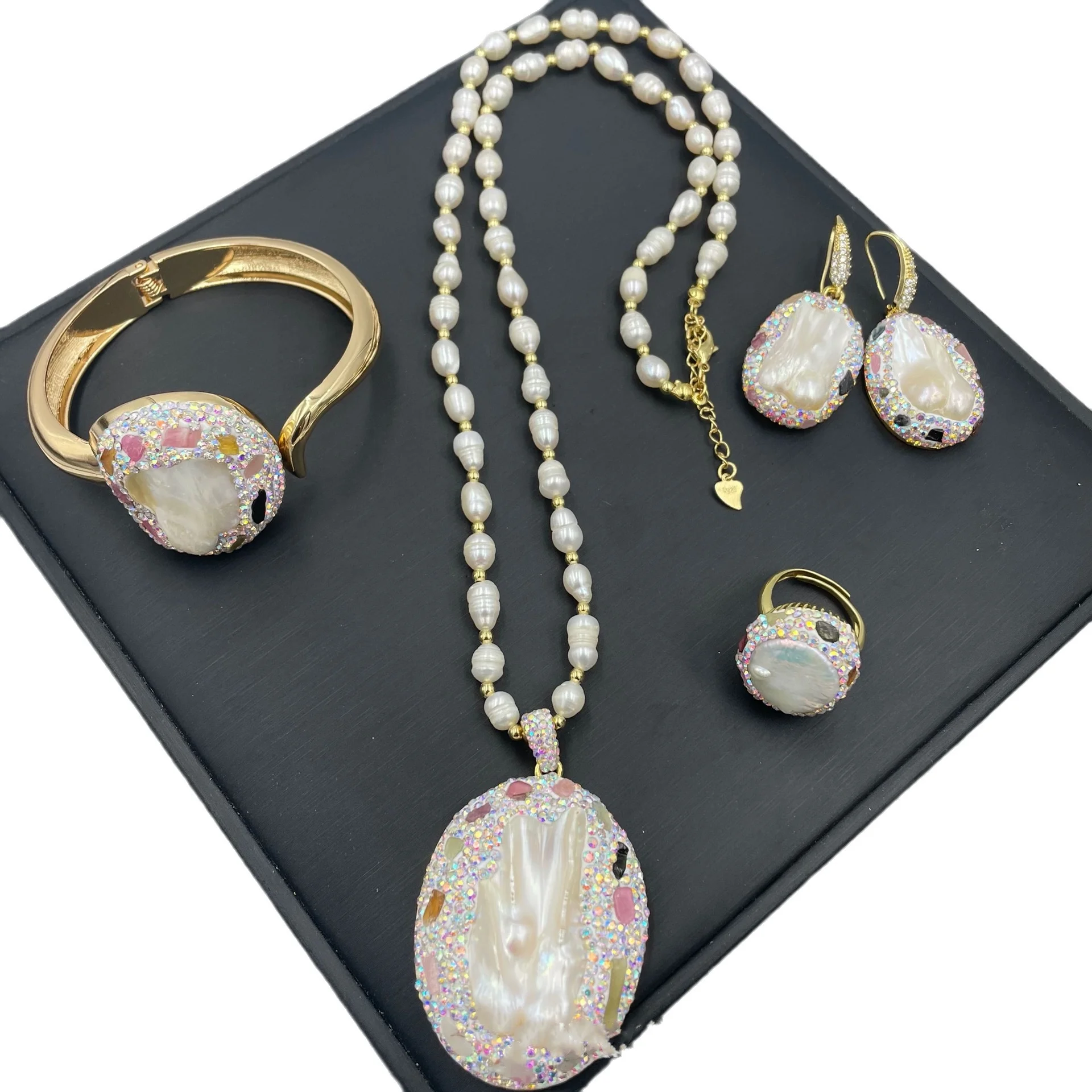 

ST007 Natural Freshwater Special Shaped Pearl With Tourmaline Inlaid Fashion Luxury Style For High End Banquet Jewelry Set