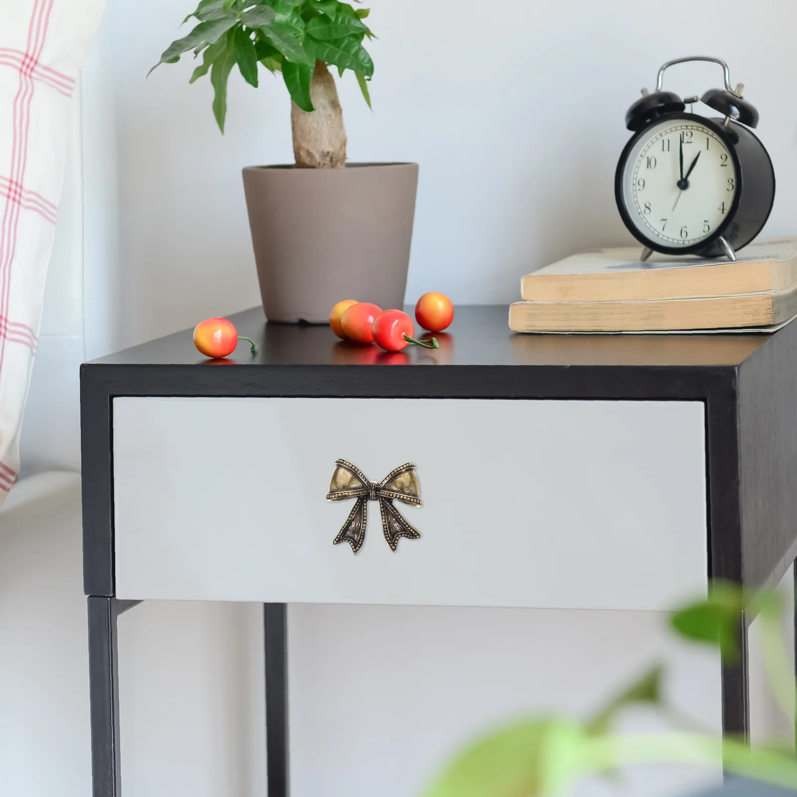 

Brass Bow Handle Vintage Door Knobs for Cabinet Drawer Dresser Bedroom Kitchen Hardware Chinese Style Entry Door Handle