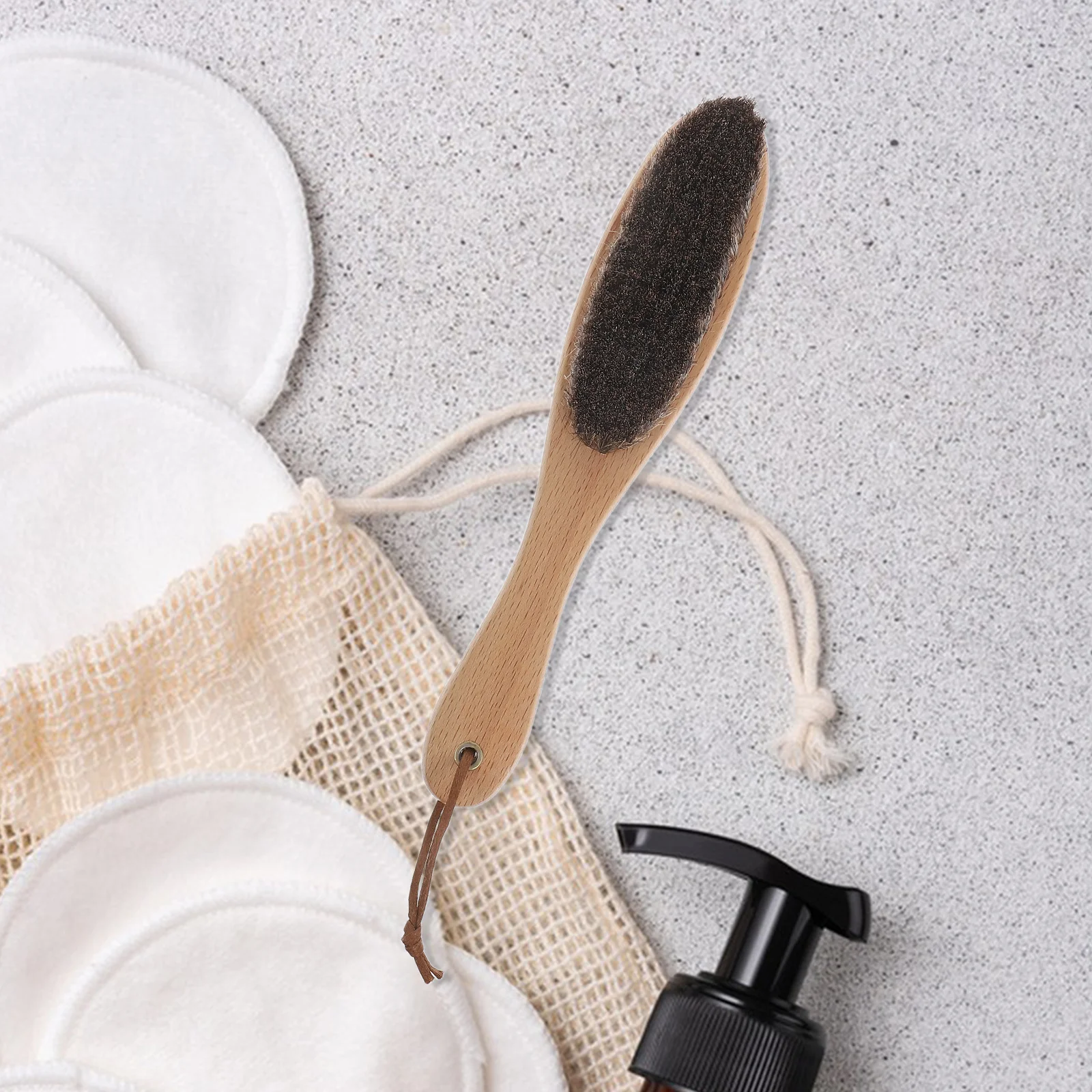 مزيل الوبر اللطيف من شعر الخيل مع مقبض خشبي للملابس والأثاث وحصيرة السيارة وتنظيف فرشاة الملابس الناعمة من شعر الخيل ثابتة