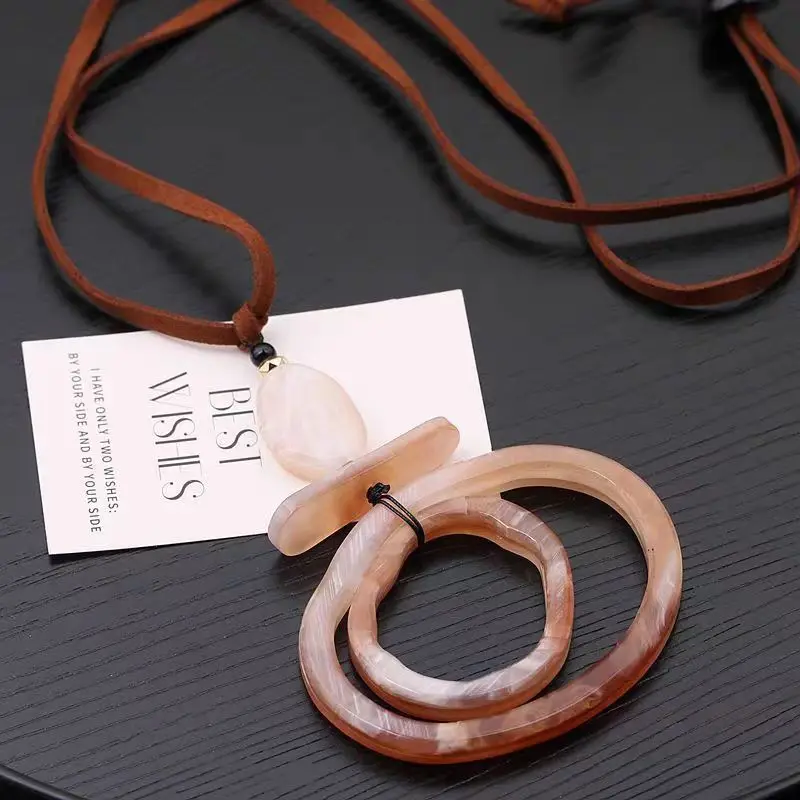 Übertriebene minimalistische geometrische Pulloverkette aus Acryl für Damen, Persönlichkeit, High-End-Sinn, lange Halsketten, Modeschmuck – Detail 2