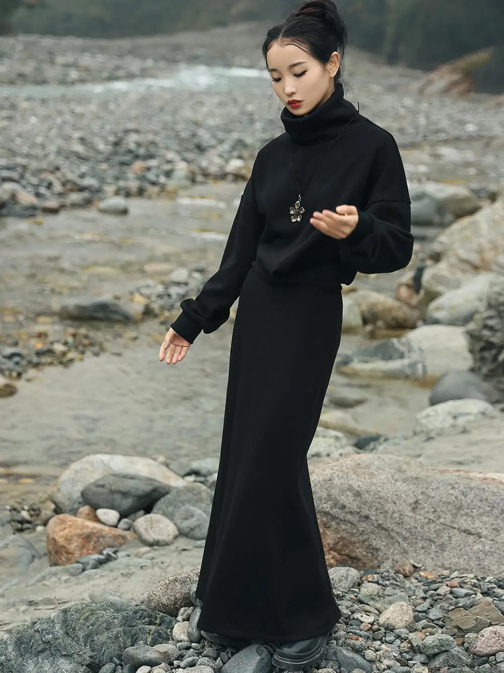 UMI MAO Fake Two-piece Hoodie Dress Autumn Winter New Women's Black High Neck With Fleece Lining, Waist Cinching Long Skirt