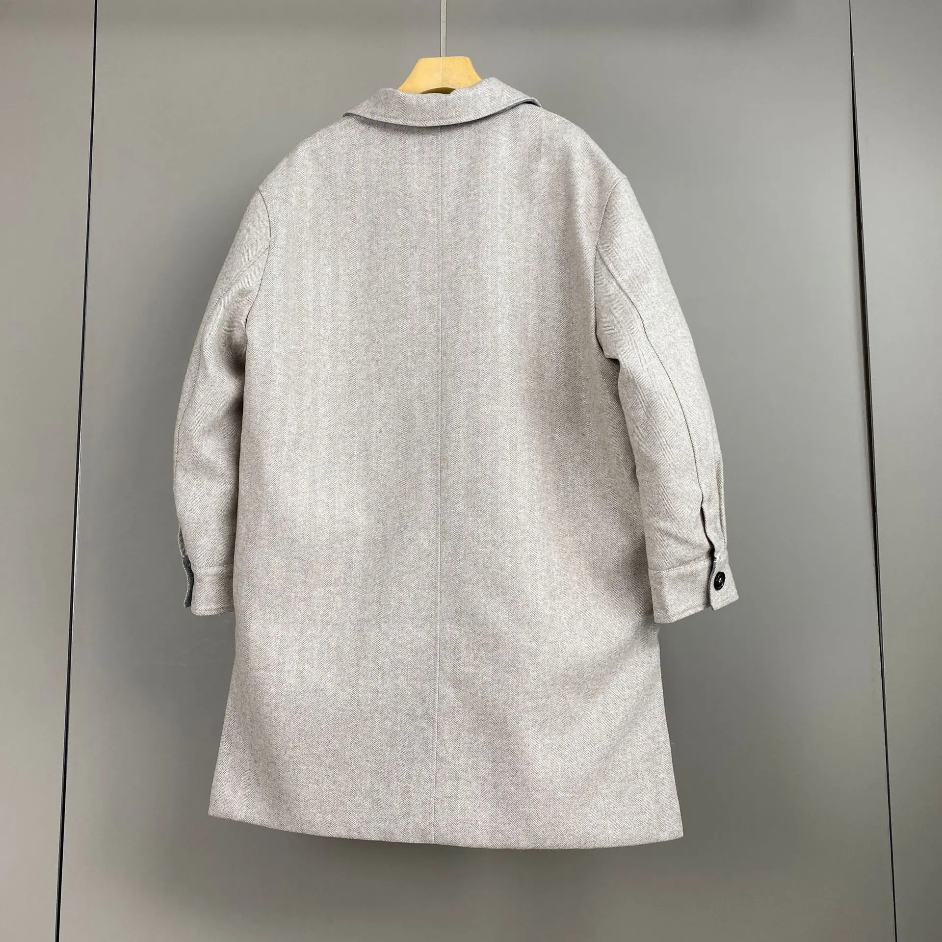 2025 الخريف والشتاء جديد ريترو ستايل التلبيب جيب منتصف طول الصوف أوزة أسفل معطف غير رسمي الموضة