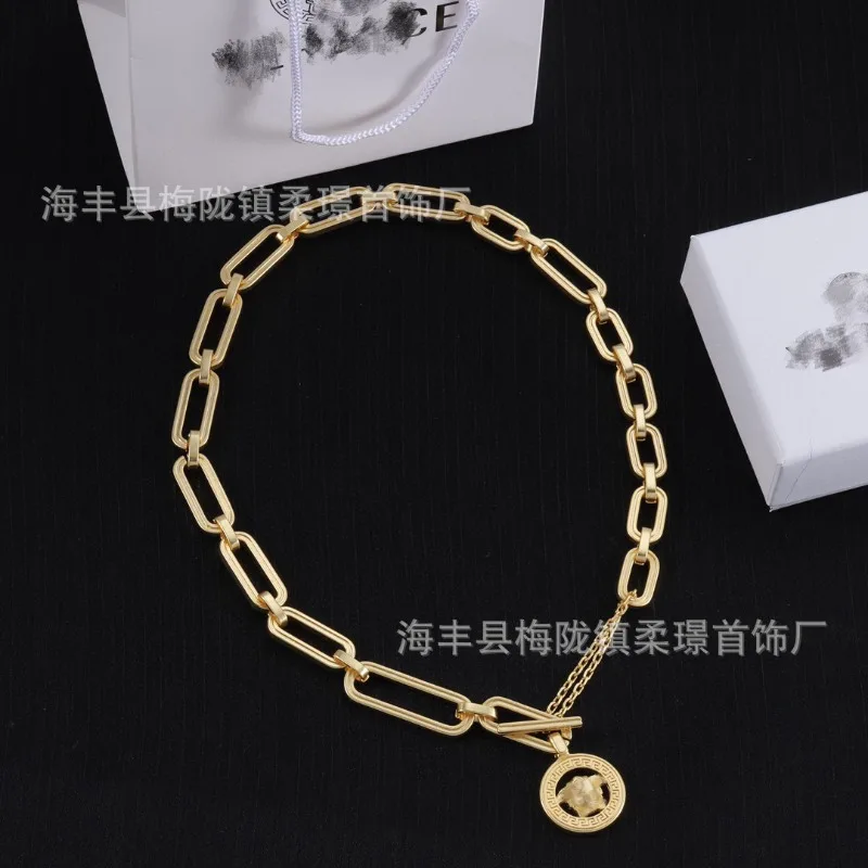

Fan Family Necklace New High-end Light Luxury Thick Chain Beautiful Head Exquisite Heavy Industry High-quality Necklace Wholesal
