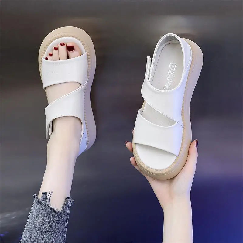 

Summer Women's Leather Sandals, Thick Soled Women's Barefoot Sandals, Fashionable and Casual Soft Soled Lightweight Beach Shoes