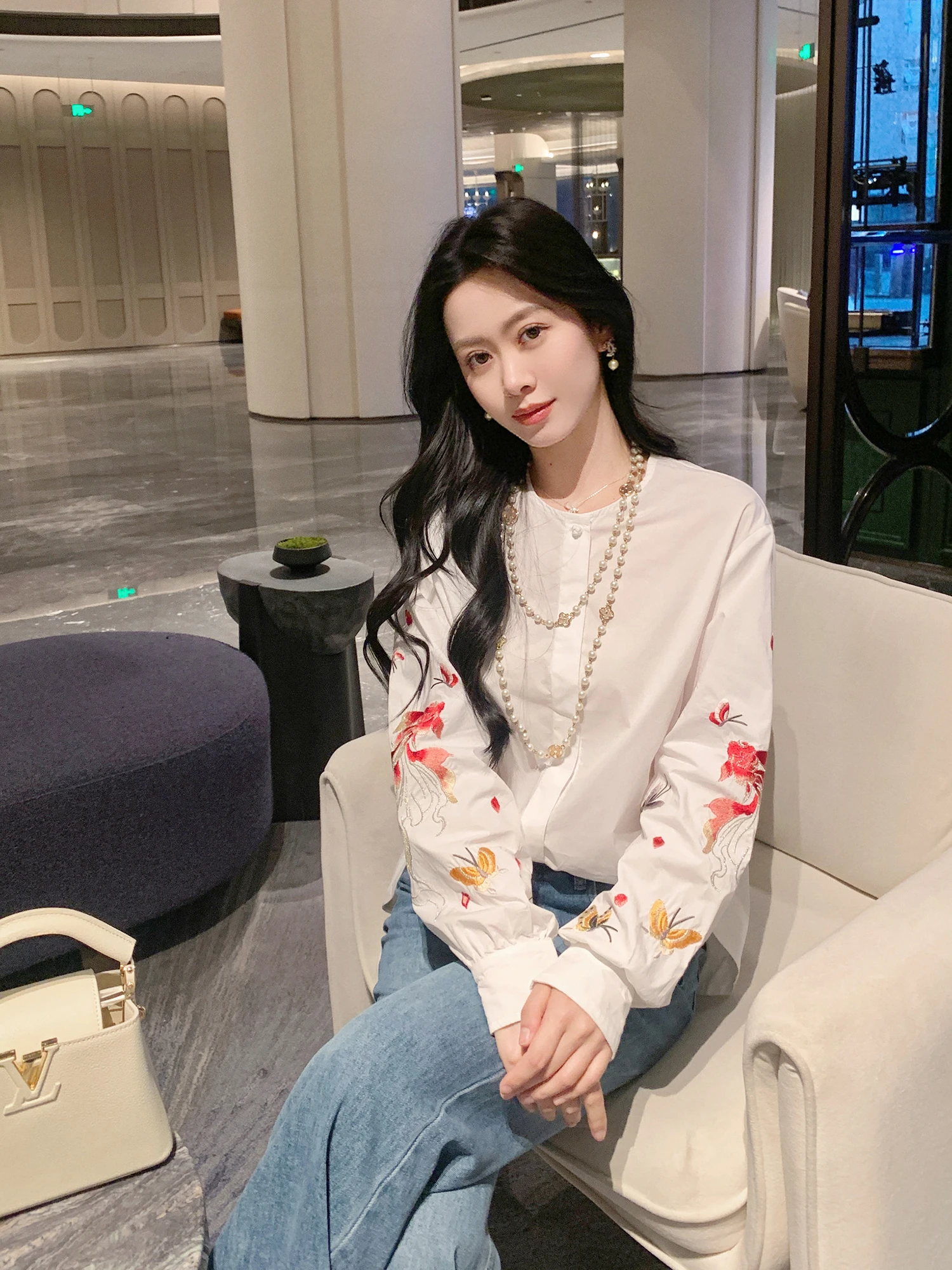 

New Chinese Sle round Ne Embroidered Carp White irt Loose Fit Versatile Top by Guoguo Home 2026 Heavy Work Cotton irt