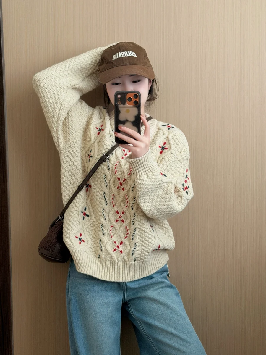 

Thickened Knitted Twisted Stitch Embroidered Sweater Women's Casual Style round Neck Long Sleeve Winter New Fashion Top
