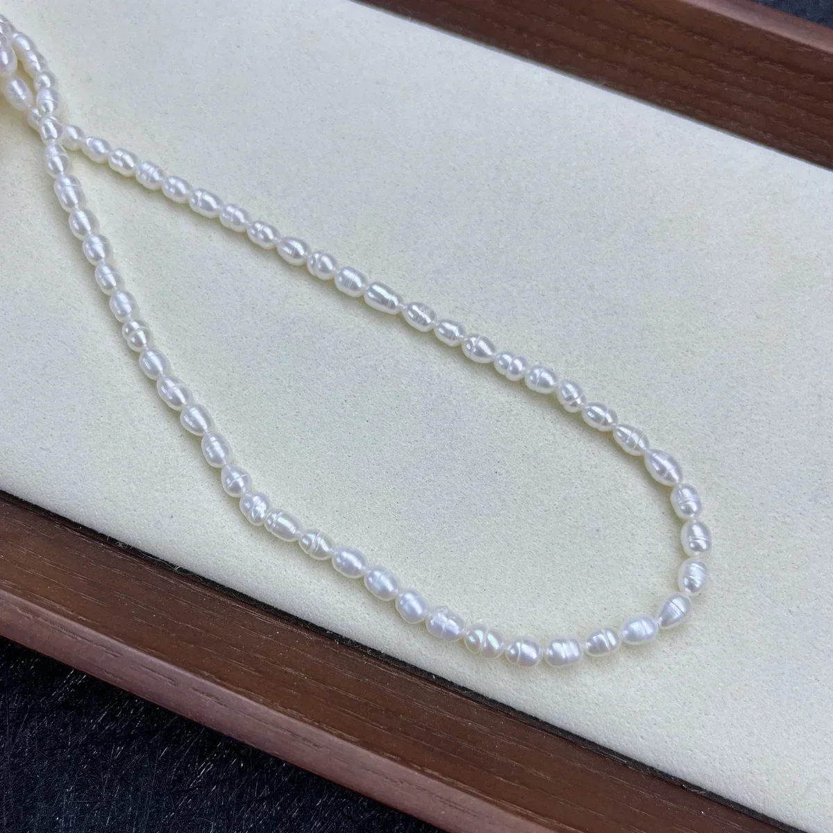 

Natural Freshwater White Rice Pearl 4-5mmAA Lustrous Sparkling Isolated Bead Gift Jewelry Make DIY Necklace Bracelet Accessories